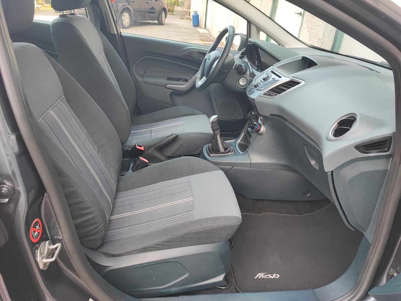 Ford Fiesta 1.2 BENZINA NEOPATENTATI 5 PORTE 2009