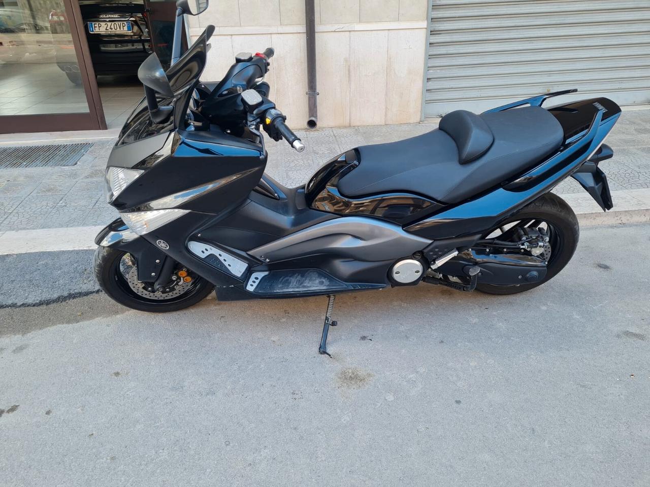 YAMAHA T MAX 500 PARI AL NUOVO