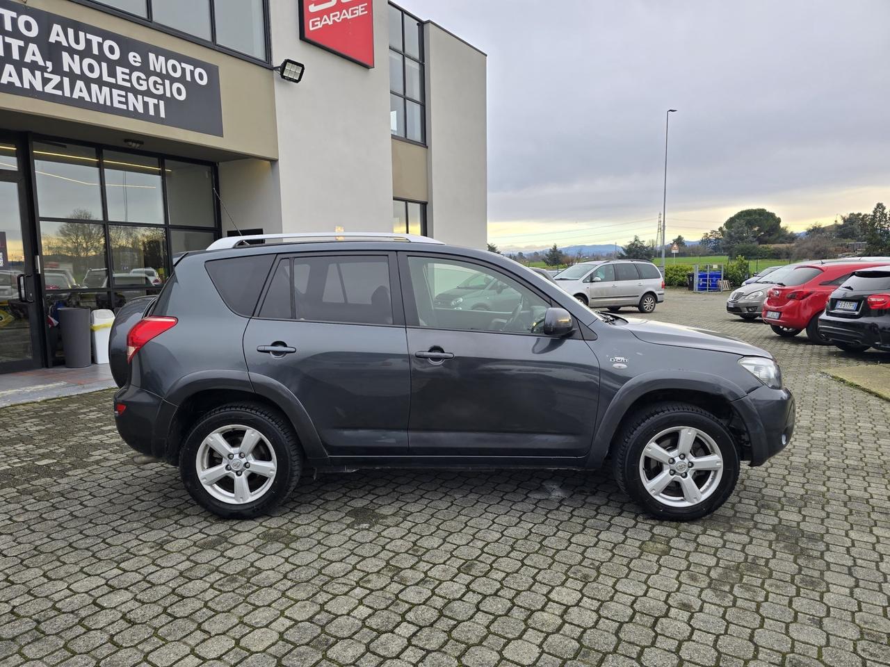 Toyota RAV 4 RAV4 2.2 D-4D 177 CV Luxury