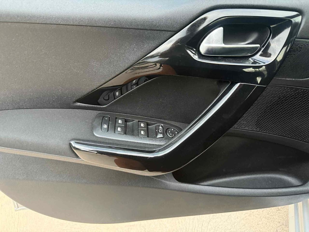 Peugeot 208 PureTech Allure 1.2 BENZINA 2015