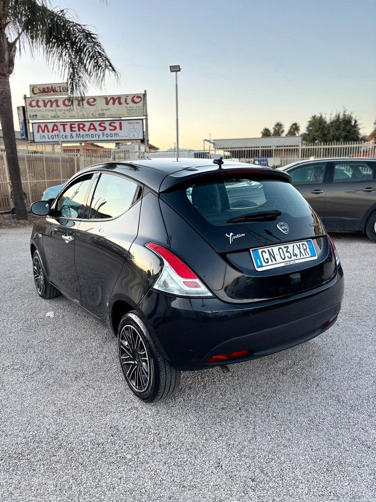 Lancia Ypsilon 1.0 FireFly 5 porte S&S Hybrid Silver Plus