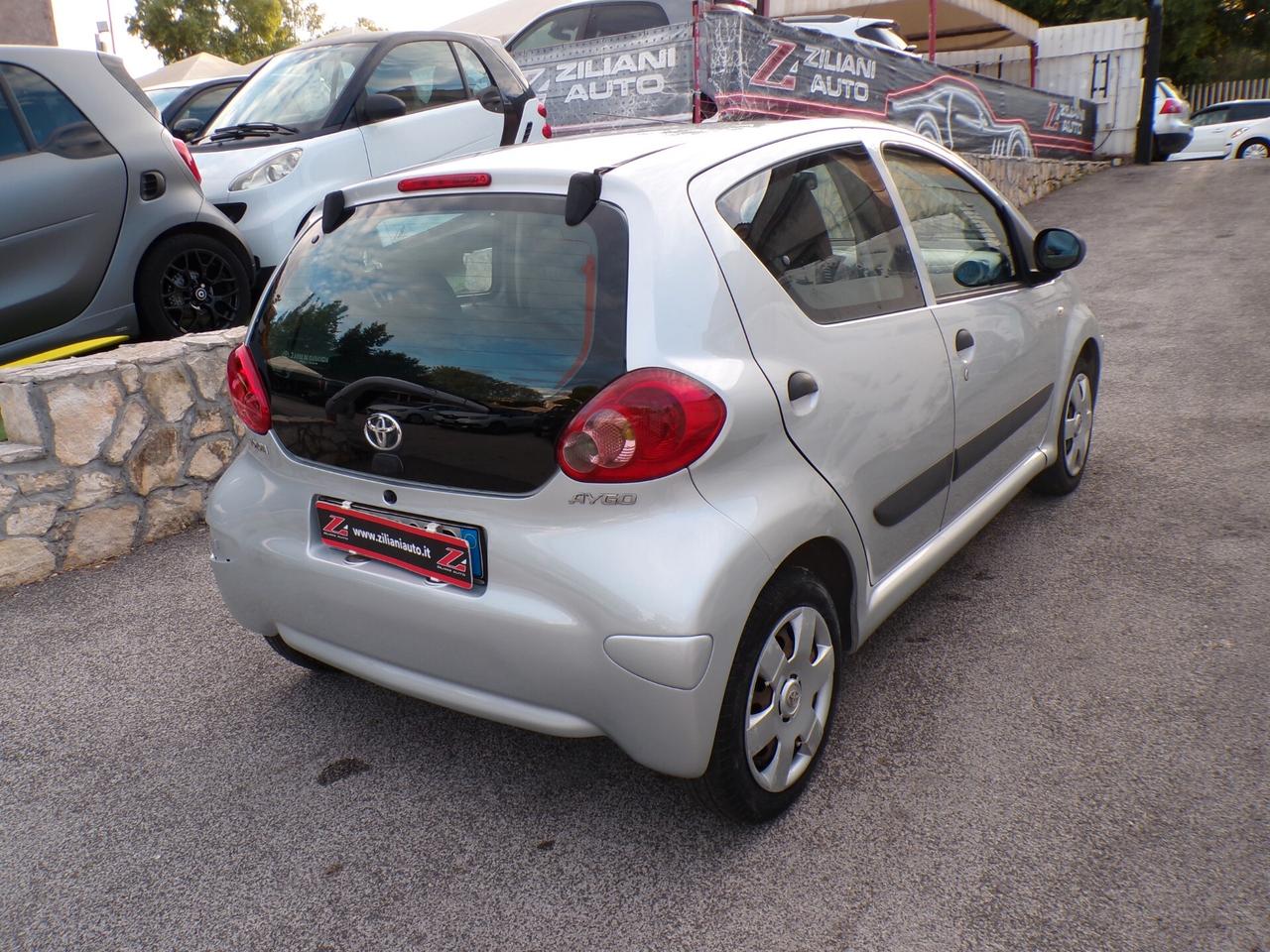 Toyota Aygo 1.0 12V VVT-i 5 porte Sol