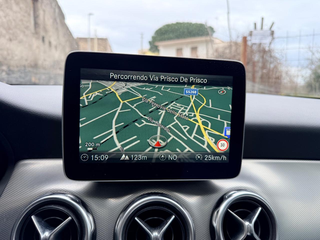 Mercedes-benz GLA 200d PREMIUM