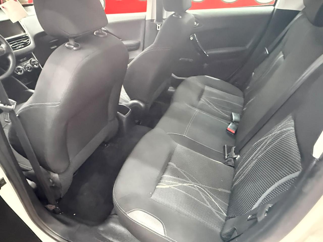Peugeot 208 1.0 VTi 68cv Puretech - 2013
