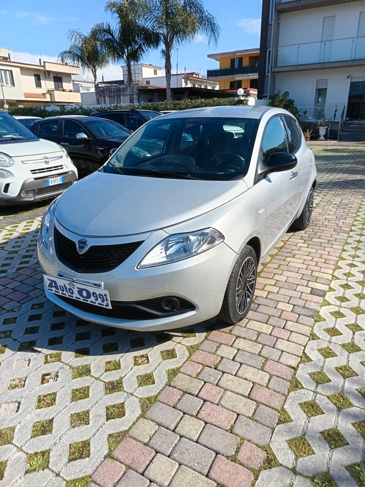 Lancia Ypsilon 1.2 69 CV 5 porte S&S Gold