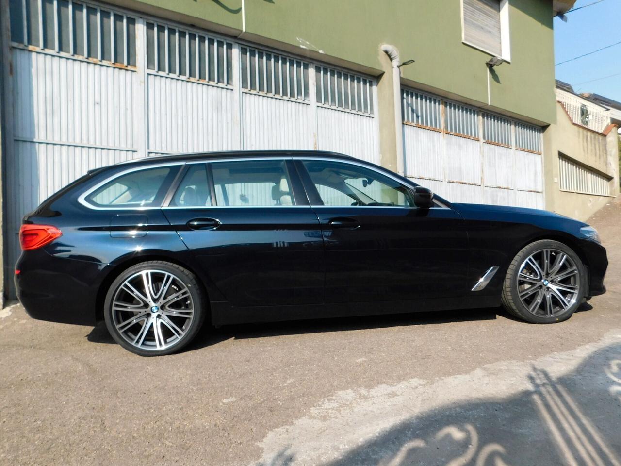BMW 530d xDrive Touring INDIVIDUAL Pelle-Tetto-HeadUp