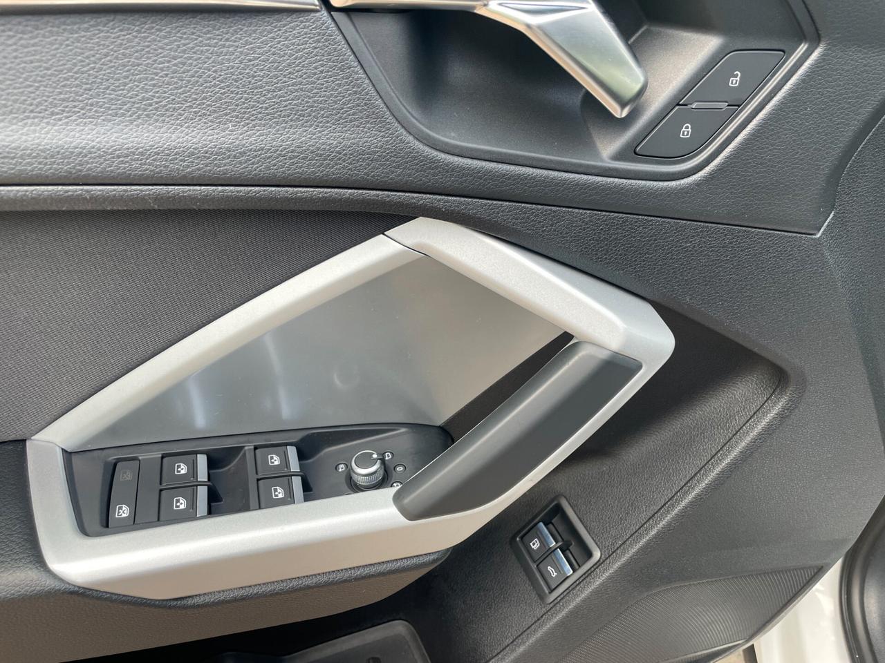 Audi Q3 45 TFSI e S tronic Business