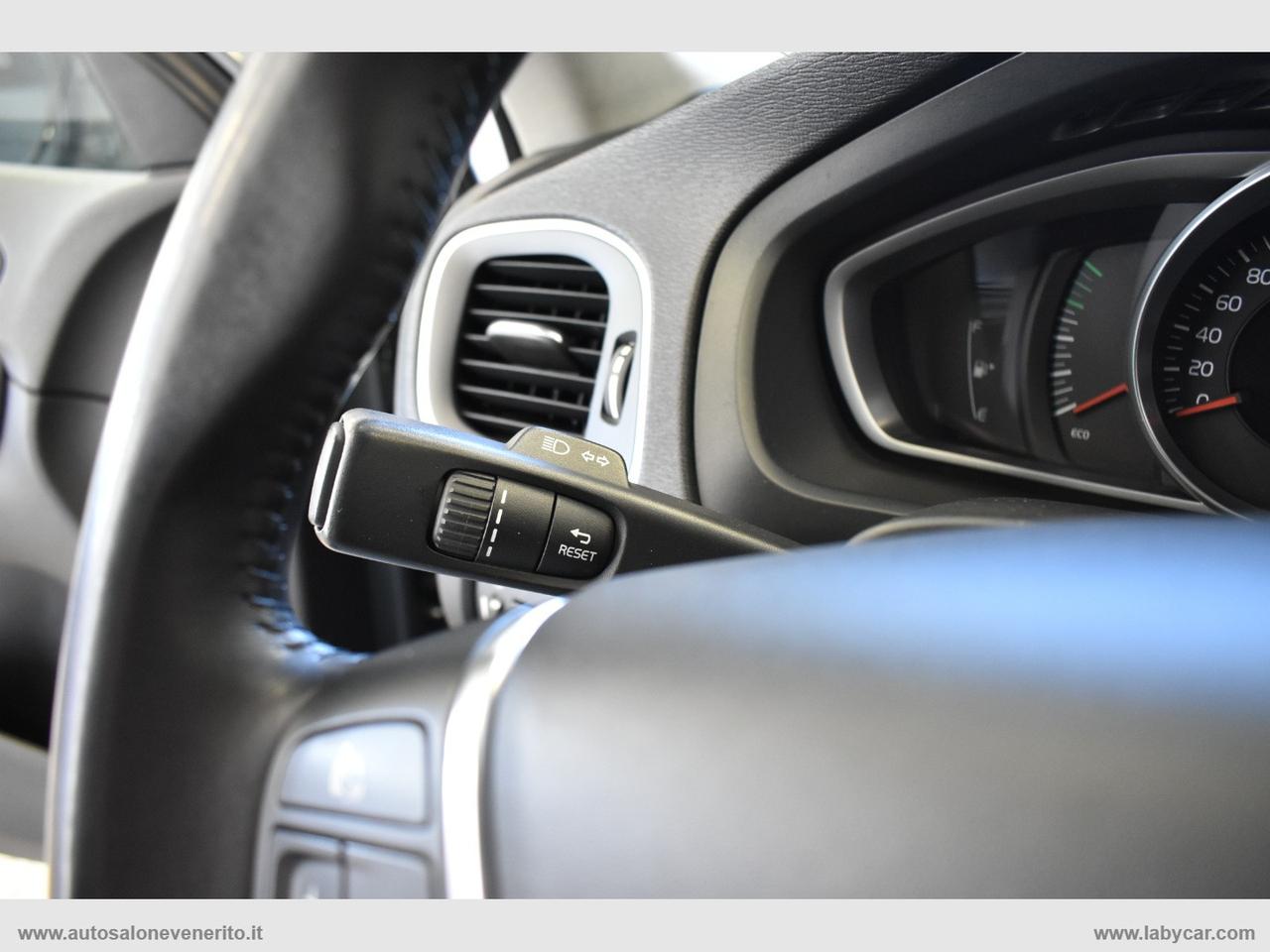 VOLVO V40 D2 1.6 Summum