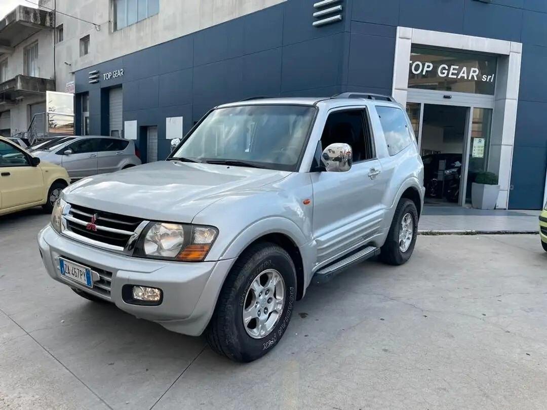 Mitsubishi Pajero 3.2 16V DI-D 3p. GLS2 Autocarro