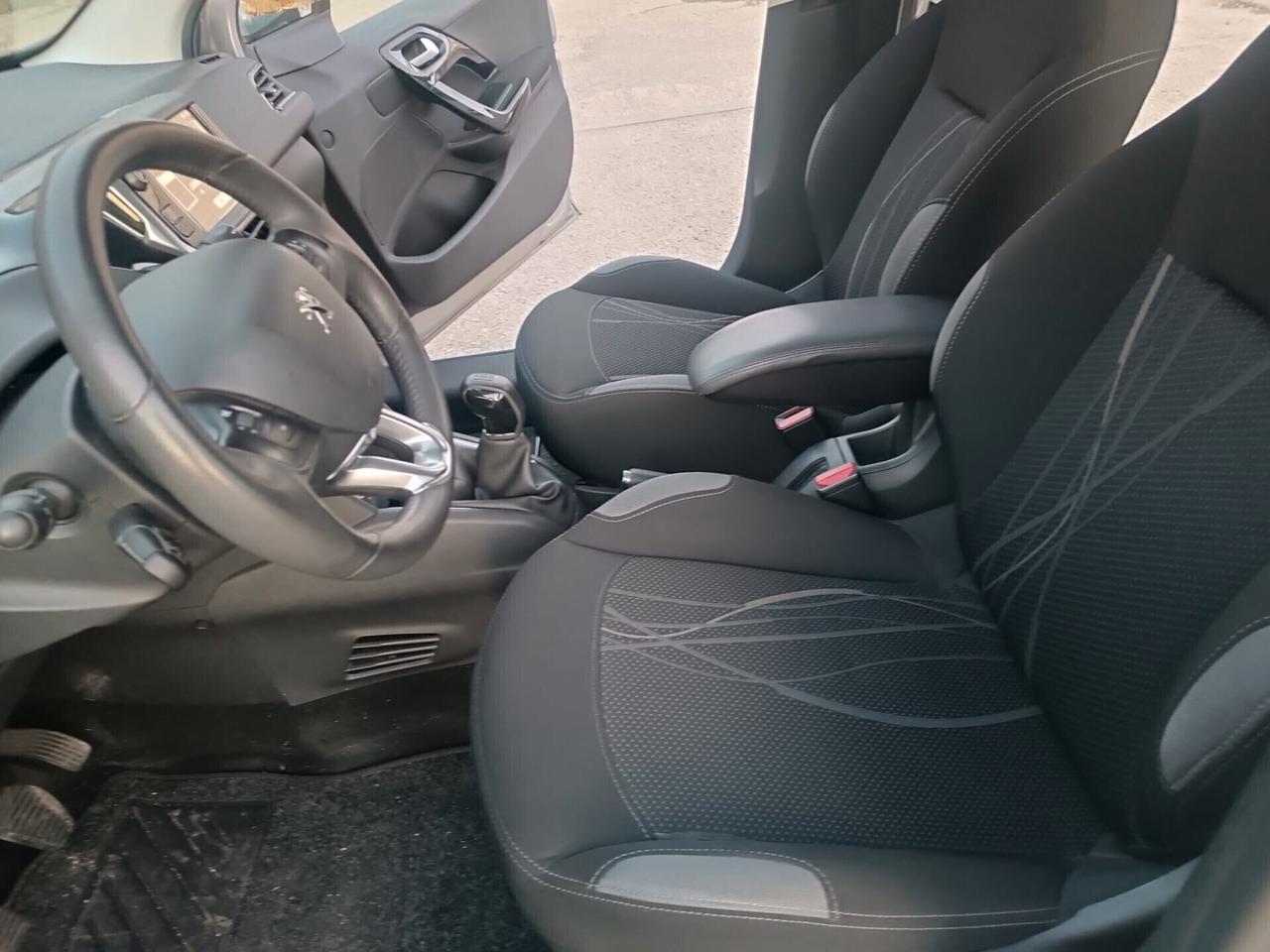 Peugeot 208 2013---1.0 Benzina Neopatentati