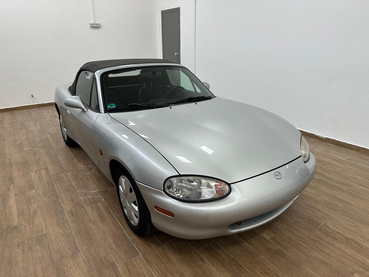 Mazda MX-5 1.6i 16V cat