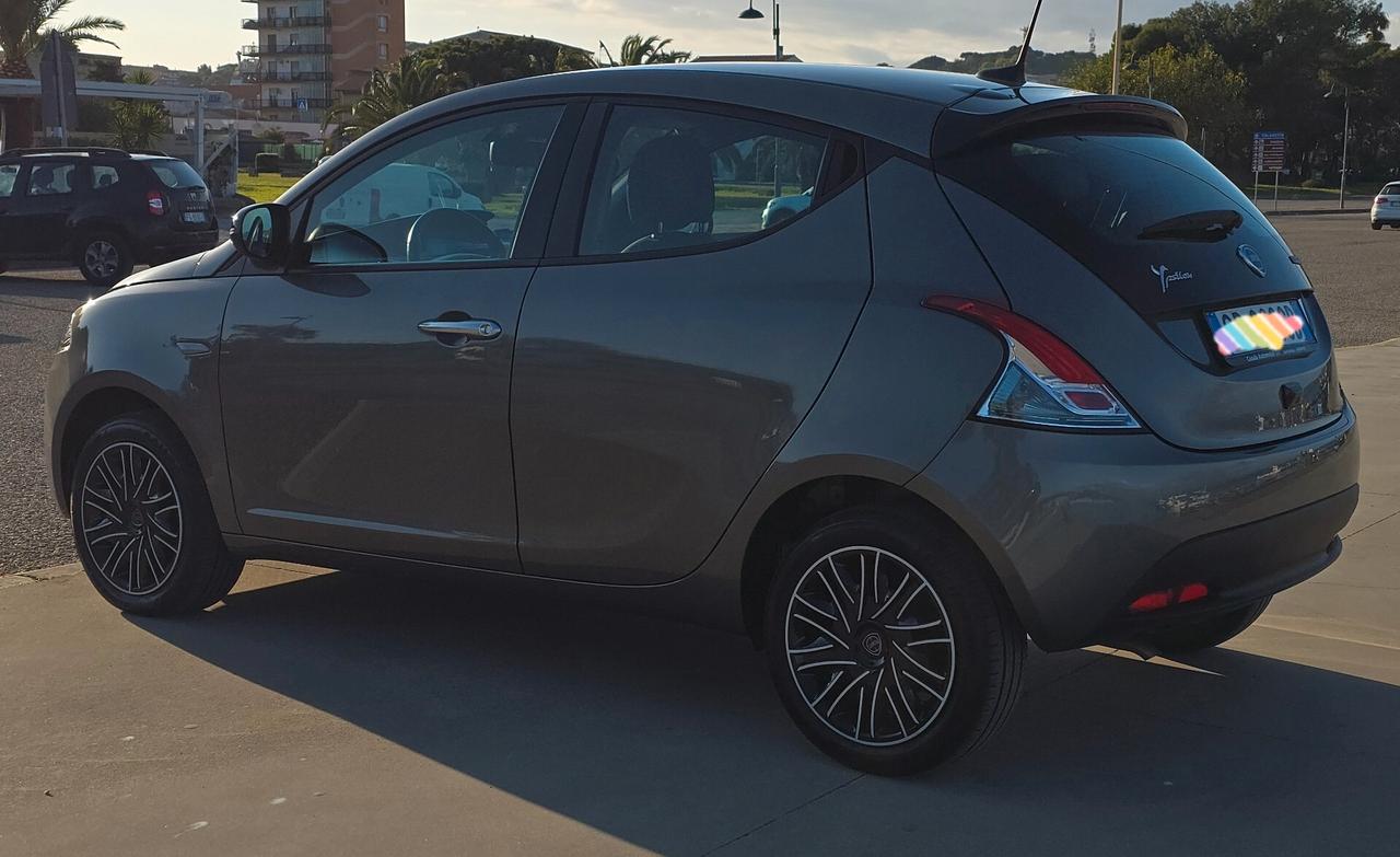 Lancia Ypsilon 1.0 FireFly 5 porte S&S Hybrid Gold