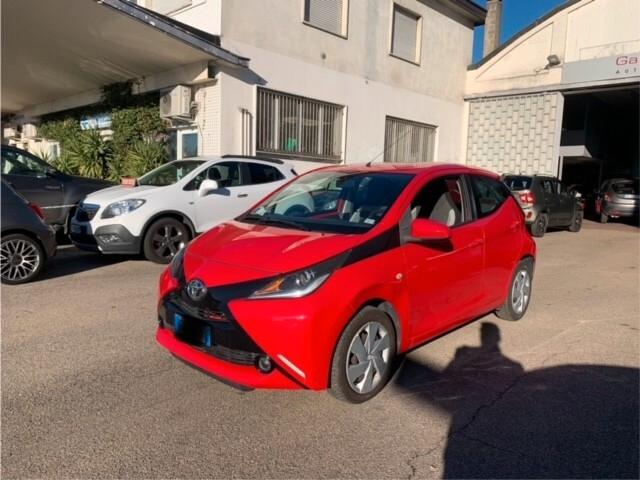 Toyota Aygo 1.0 VVT-i 69 CV 5 porte x-play NEOPATENTATI