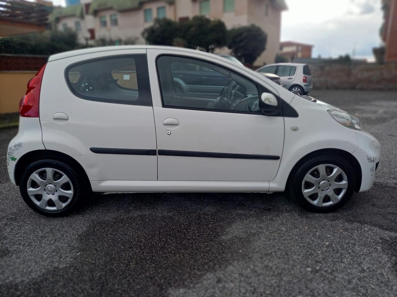 Peugeot 107 1.0 benzina NEOPATENTATI 110.000KM ORIGINALI