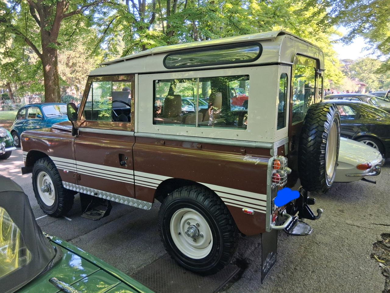 Land Rover Defender 88
