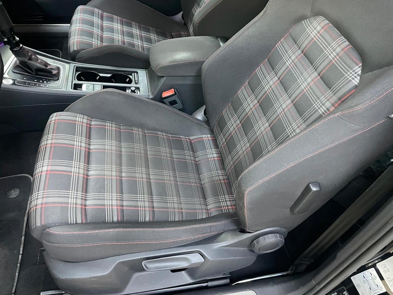 Volkswagen Golf GTI 7 2.0 TFSI DSG