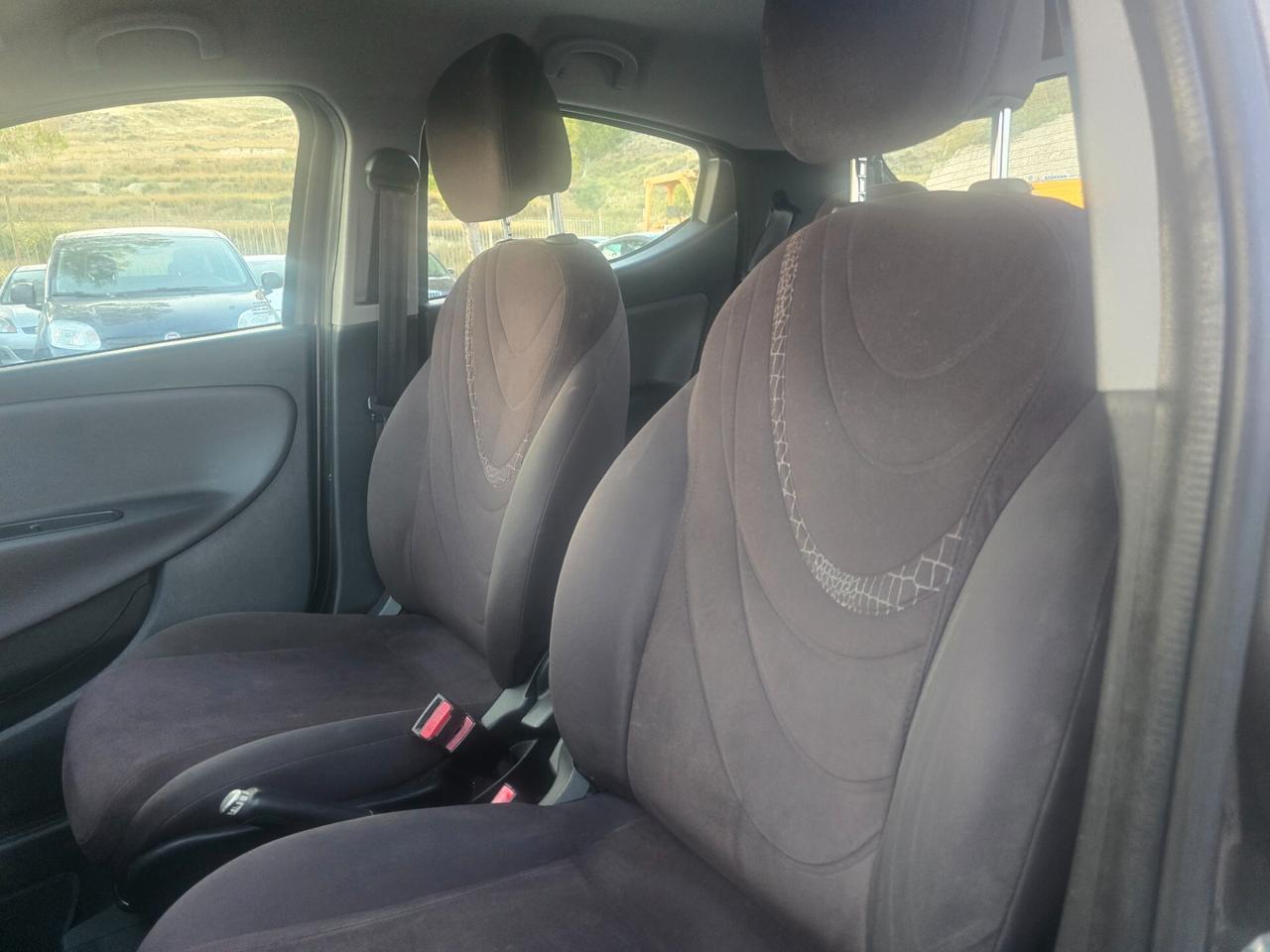 Lancia Ypsilon 1.2 69 CV 5 porte S&S Platinum