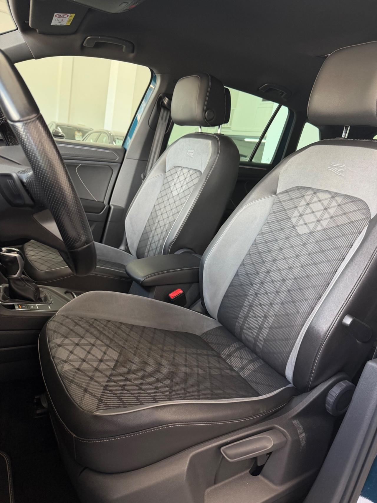 VW Tiguan 2.0 TDI 150 CV SCR DSG R-Line FINANZIABILE