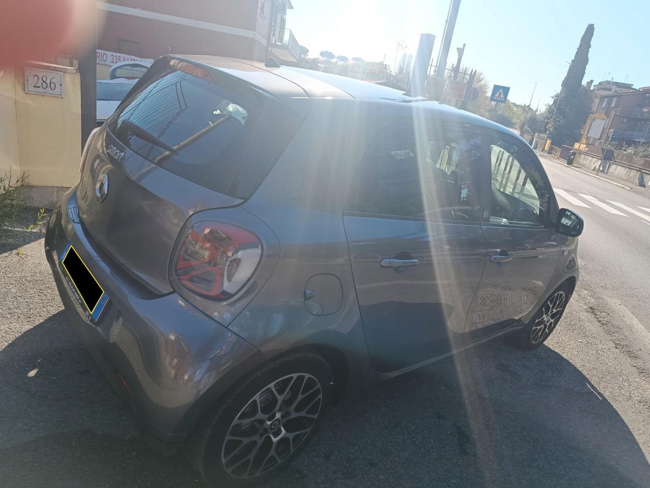 Smart ForFour EQ Pulse