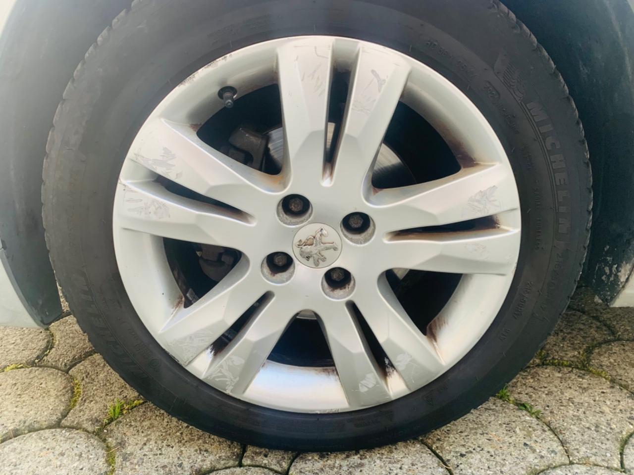 Peugeot 5008 1.6 HDi 110CV Féline 7 posti