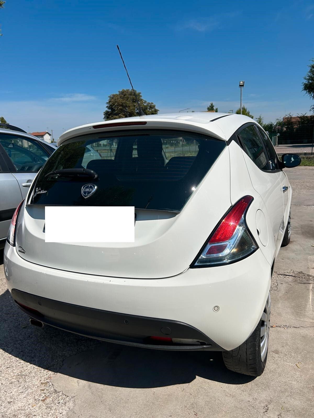 Lancia Ypsilon 1.3 MJT 16V 95 CV 5 porte S&S Elle ok neo patentati