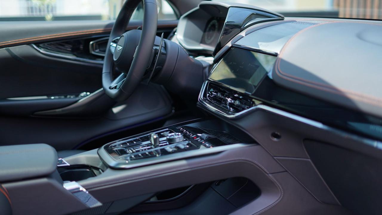 ASTON MARTIN DBX707 4.0