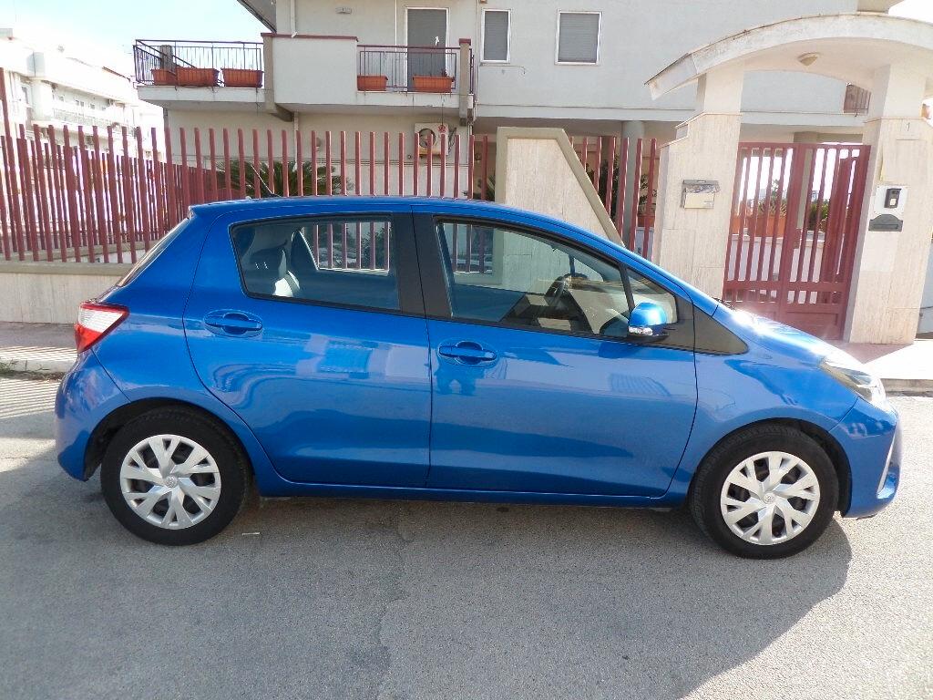 TOYOTA YARIS 1.5 HYBRID BUSINESS - Navi-Retro Camera-Cruise