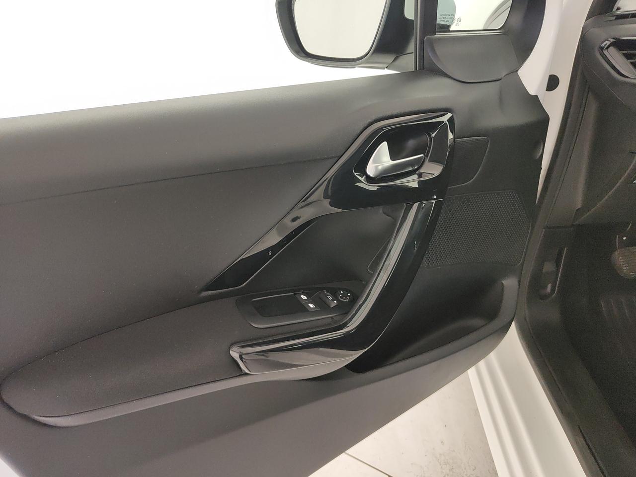 PEUGEOT 208 5p 1.2 puretech Active s&s 82cv neopatentati