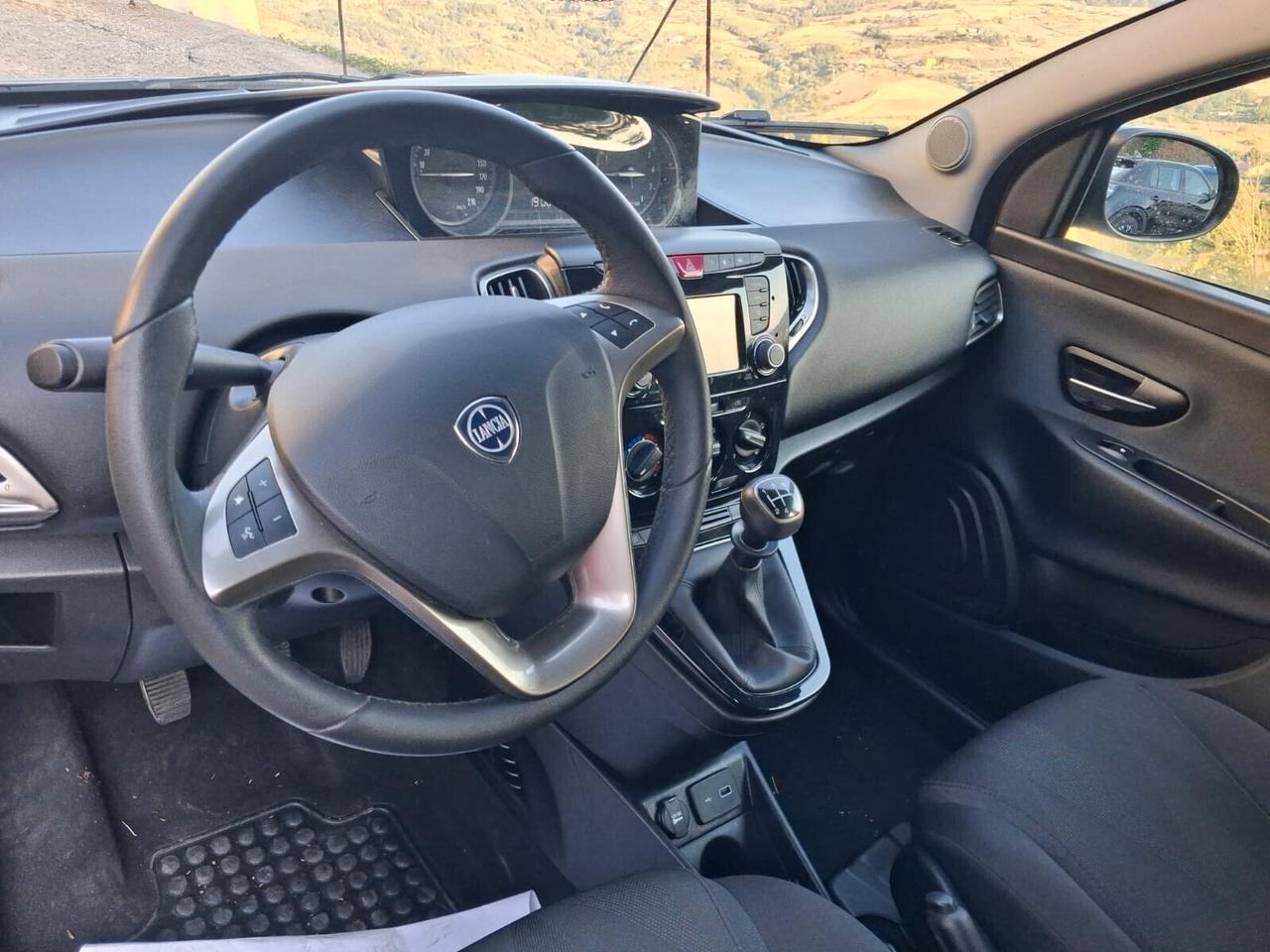 Lancia Ypsilon 1.2 69 CV 5 P GPL Gold