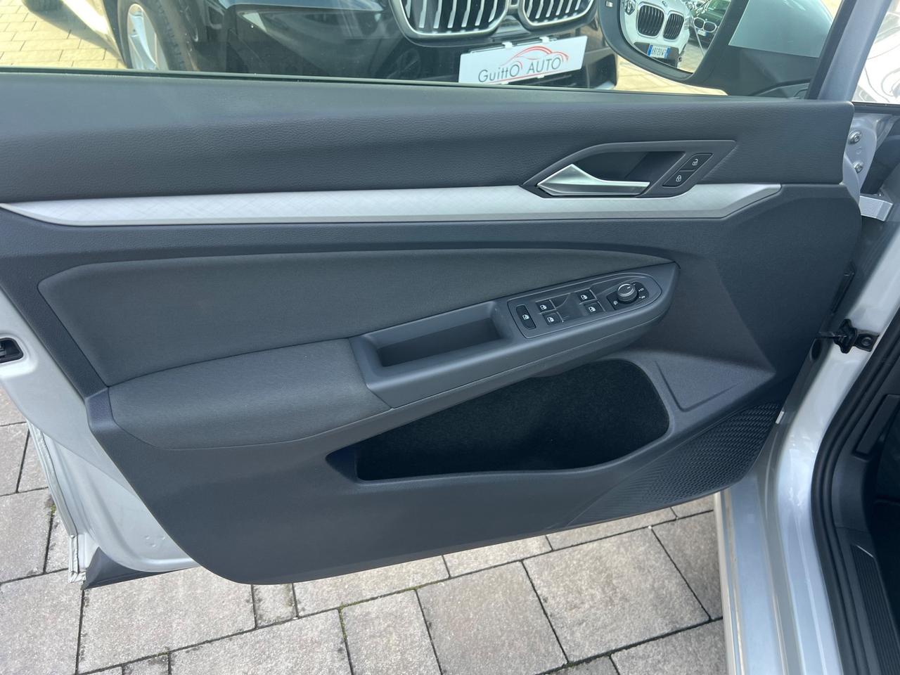 Volkswagen Golf Variant 2.0 TDI SCR Life FINANZIABILE