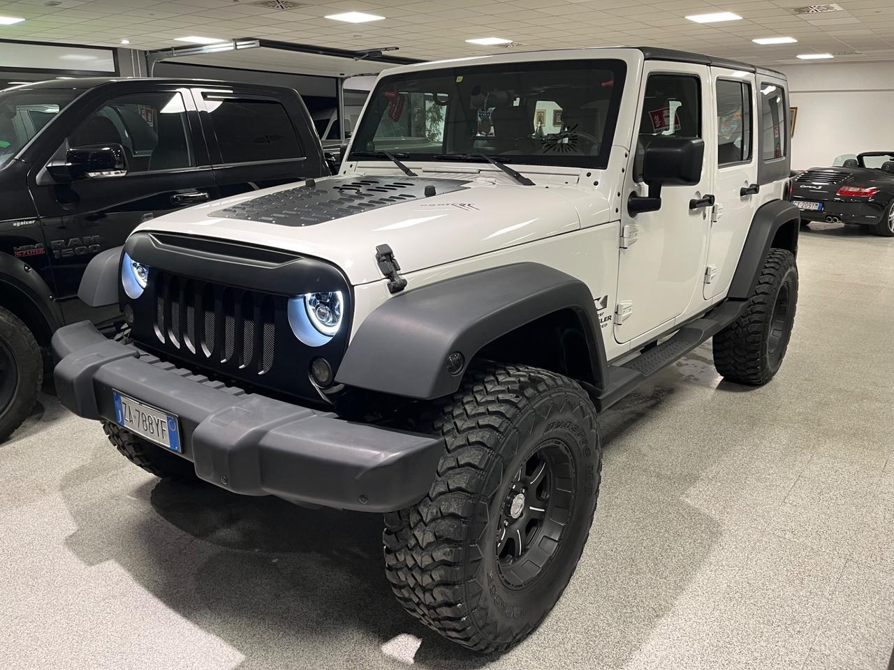 Jeep Wrangler Unlimited 3.8 V6 Sahara Auto 208cv
