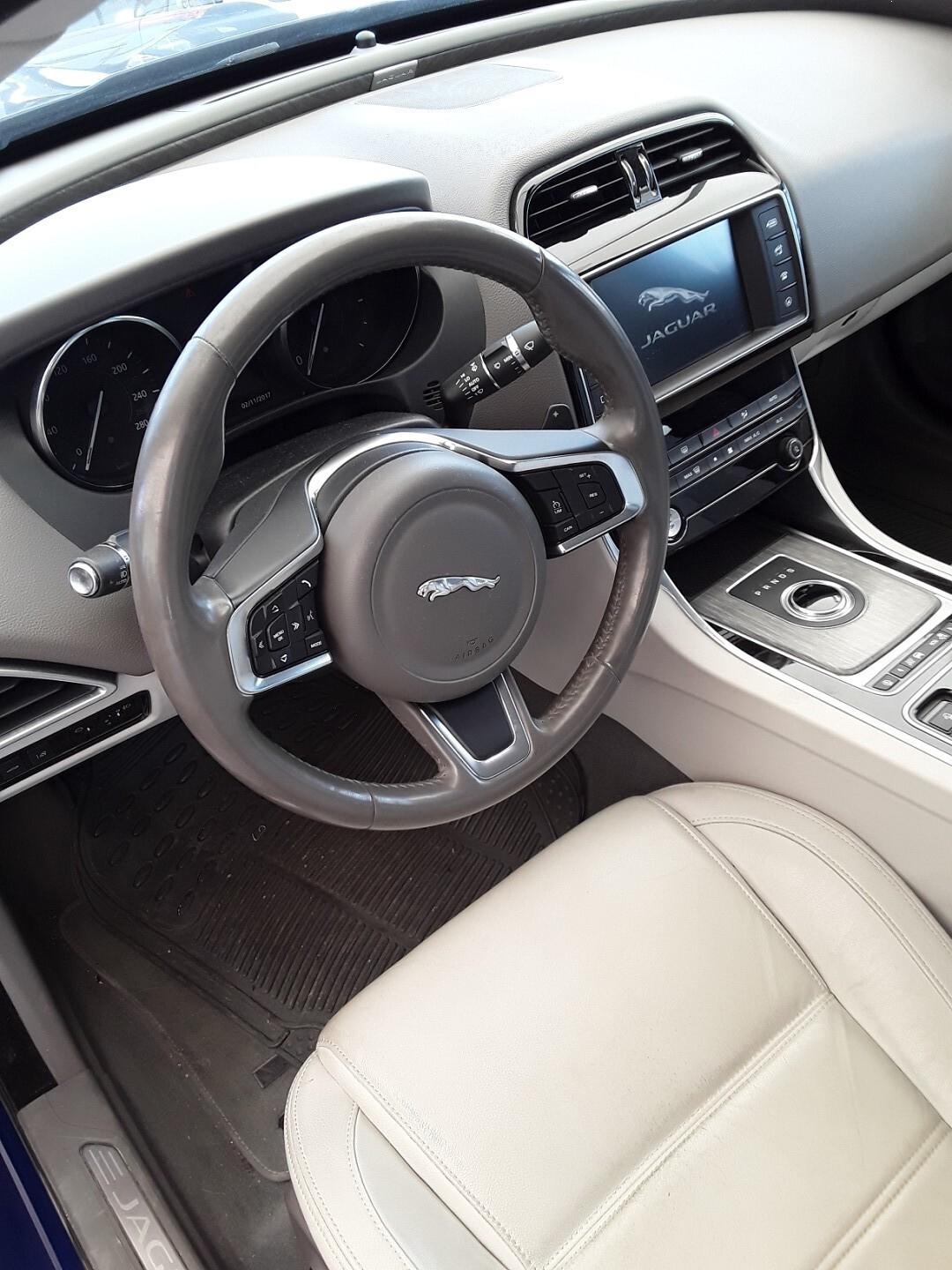 JAGUAR XE 2.0 TDI da vetrina