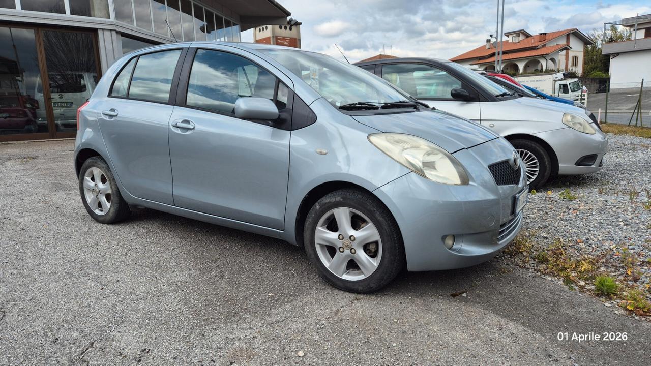 Toyota Yaris 1.3 5 porte Luna