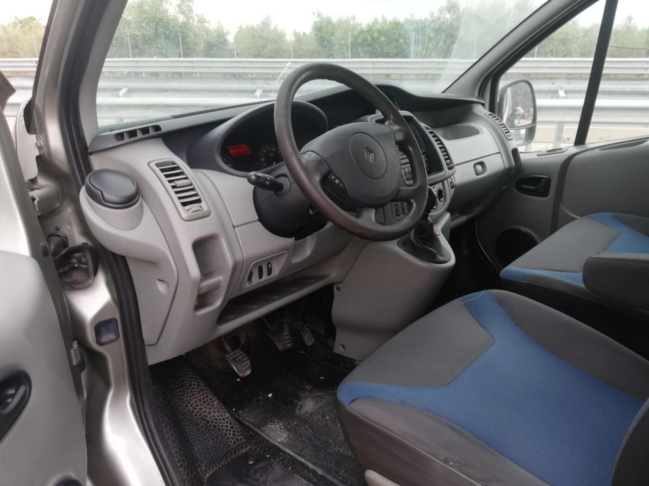 RENAULT TRAFIC