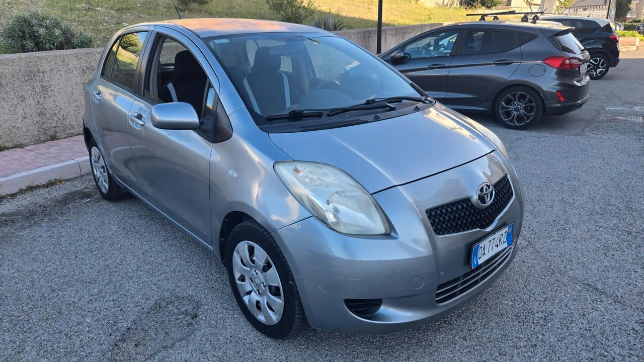 Toyota Yaris 1.0 5 porte Sol