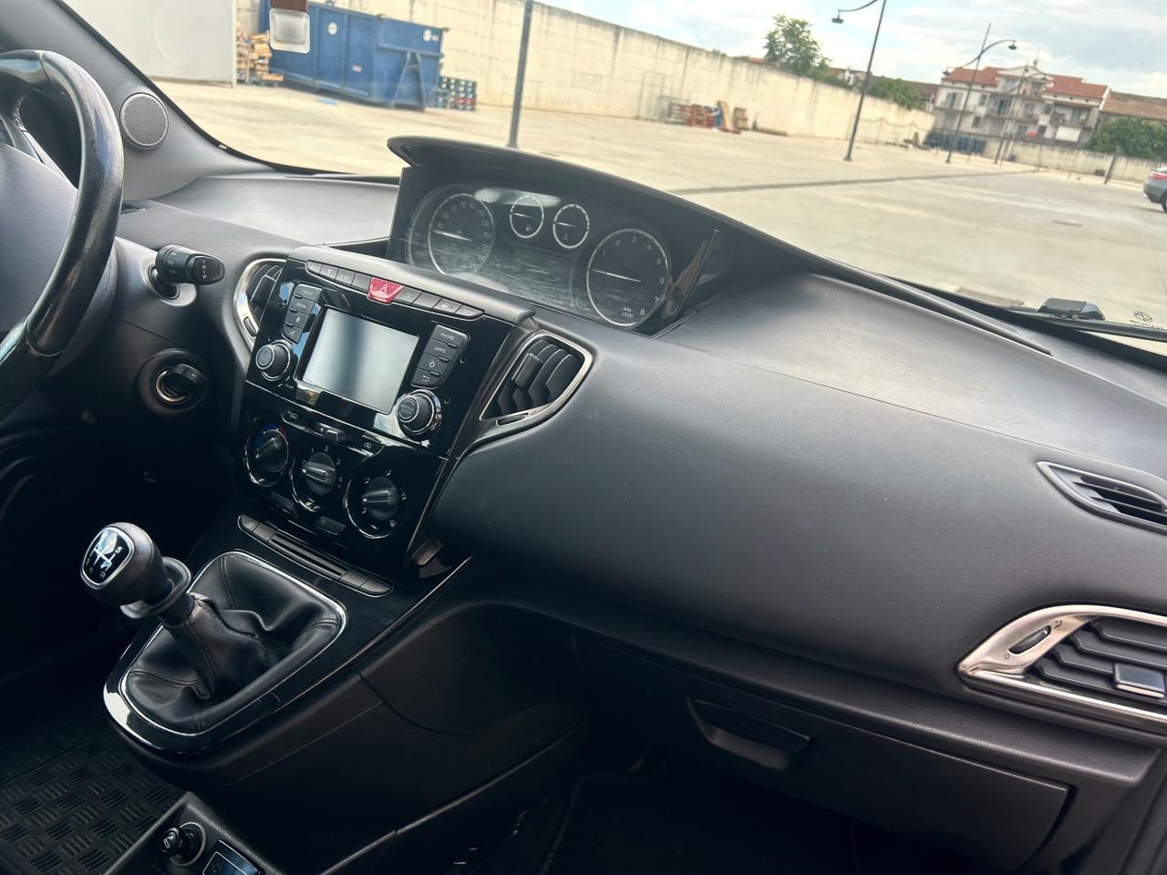 Lancia Ypsilon 1.2 69 CV 5 porte Platinum GPL