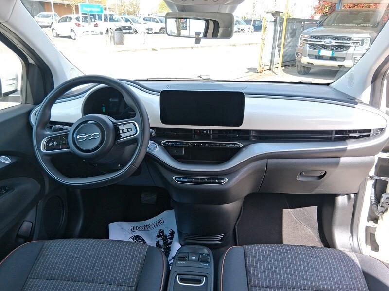 Fiat 500 500e Berlina 42 kWh Icon (575)