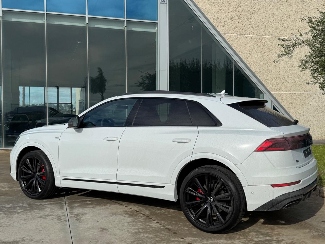 Audi Q8 Sline quattro possibilità noleggio no scoring