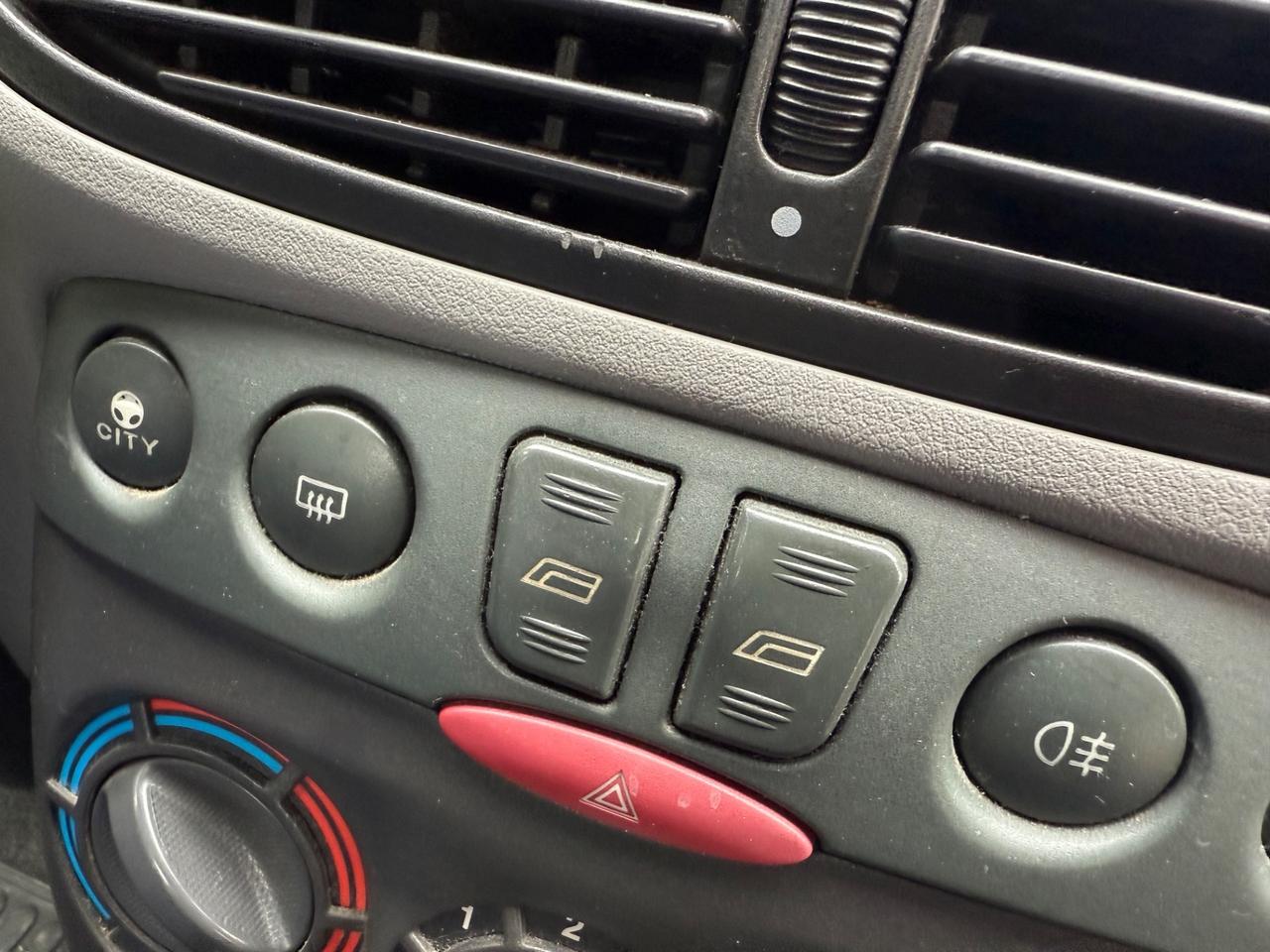 Fiat Punto 1.2i Benzina 5 porte CLIMA2003