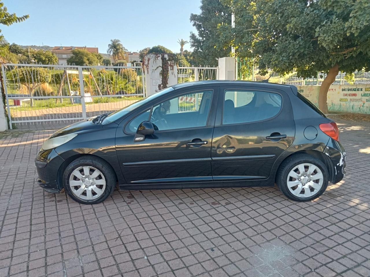 Peugeot 207 1.4 HDi 70CV 5p