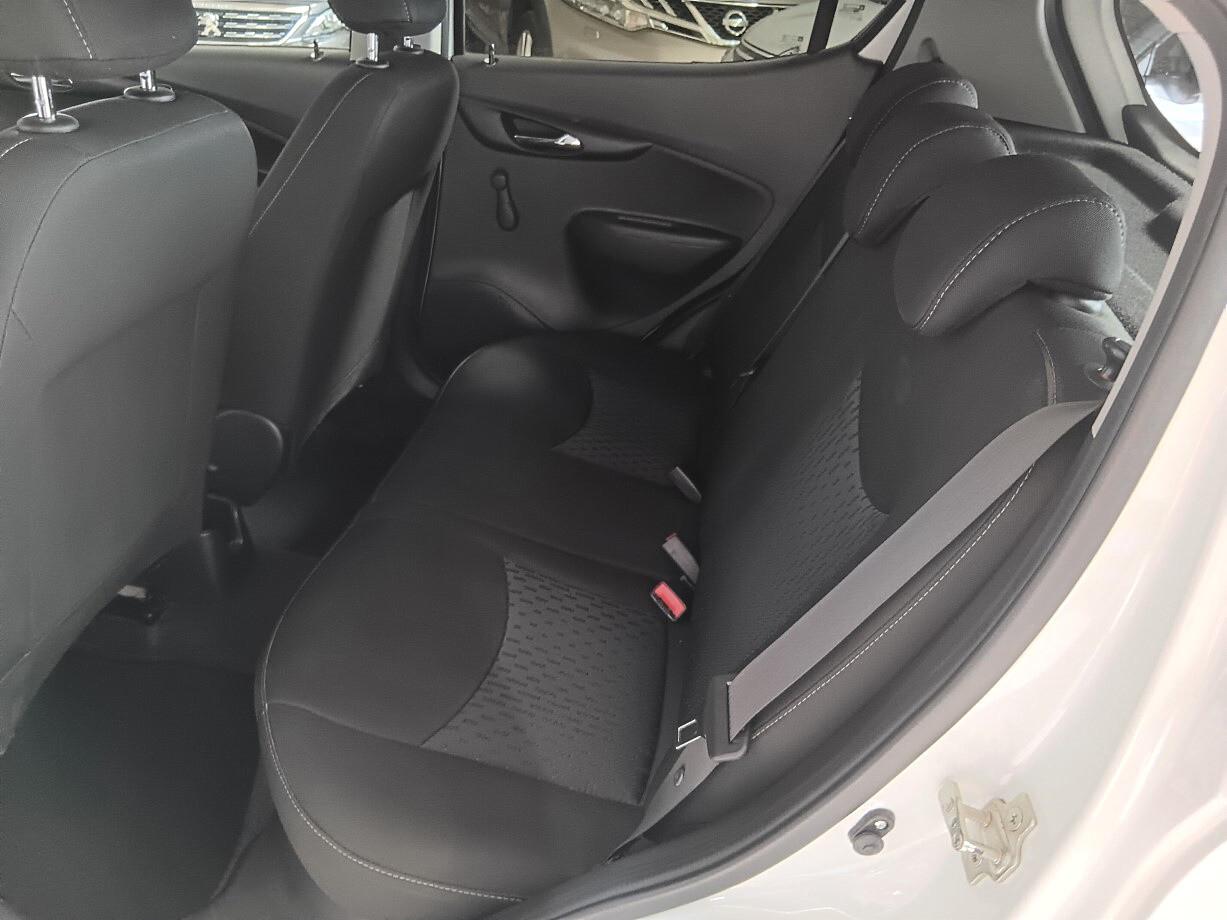 Opel Karl Rocks 1.0 (73 cv)