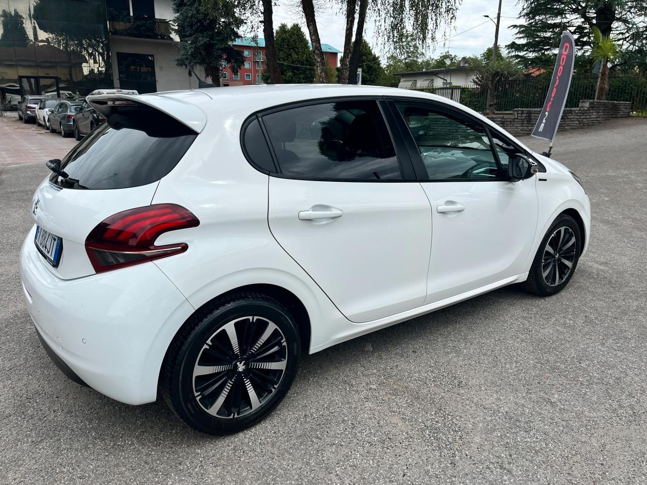 Peugeot 208 PureTech 82 Stop&Start 5 porte Signature