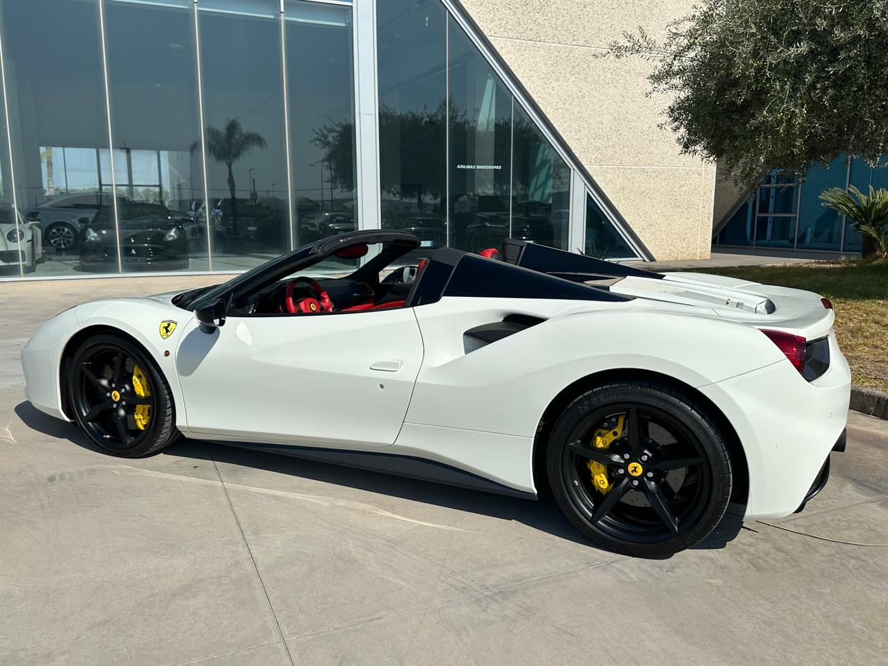 Ferrari 488 Spider 3.9 dct possibilità noleggio no scoring