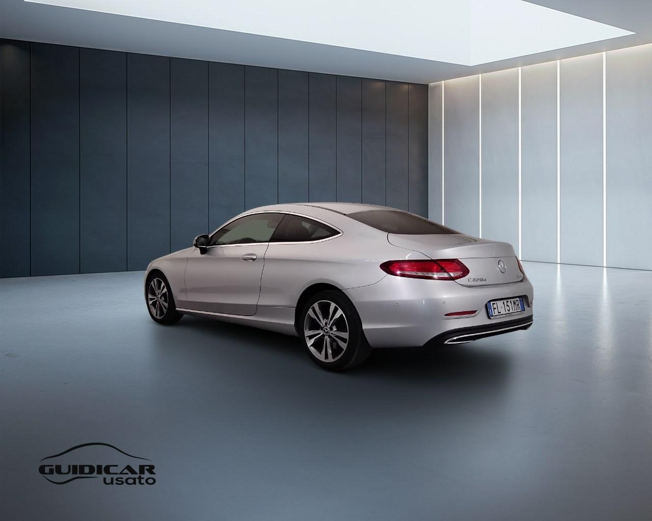 Mercedes-Benz Classe C-C205 2016 Coupe - C Coupe 220 d Sport 4matic auto