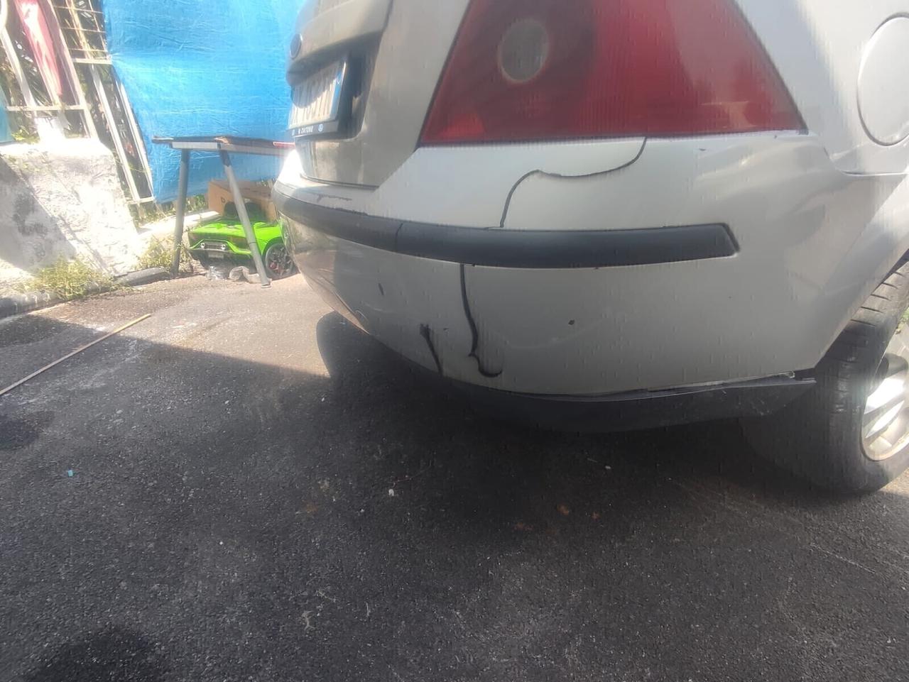 Ford Mondeo 2.0 TDDi cat 4p. Ghia