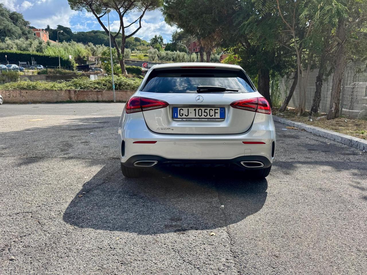 Mercedes A 250e Premium AMG 218CV | Tetto | 18" | Pelle/Alcantara | 57.000 KM