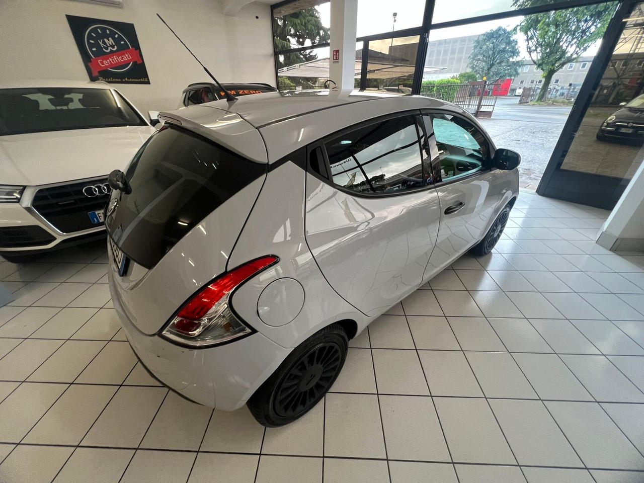 Lancia Ypsilon 1.2 69 CV 5 porte S&S Elefantino Blu