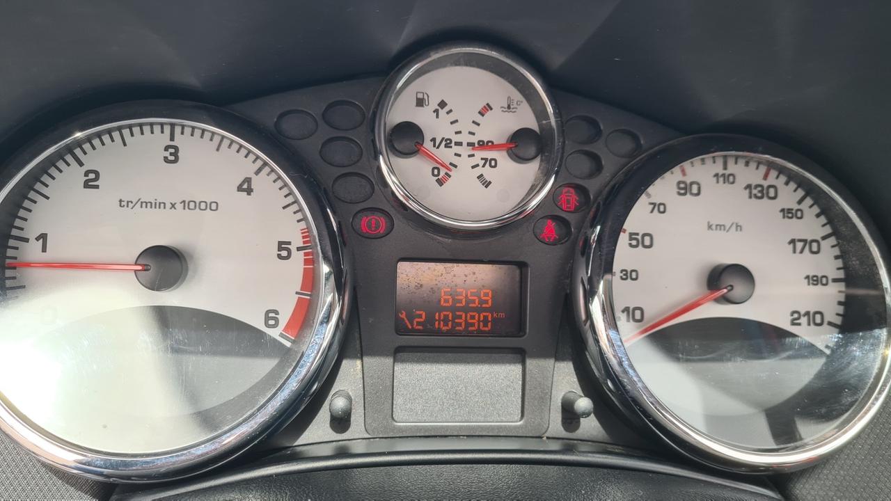 Peugeot 207 1.6 8V HDi 112CV CC Sweet Years