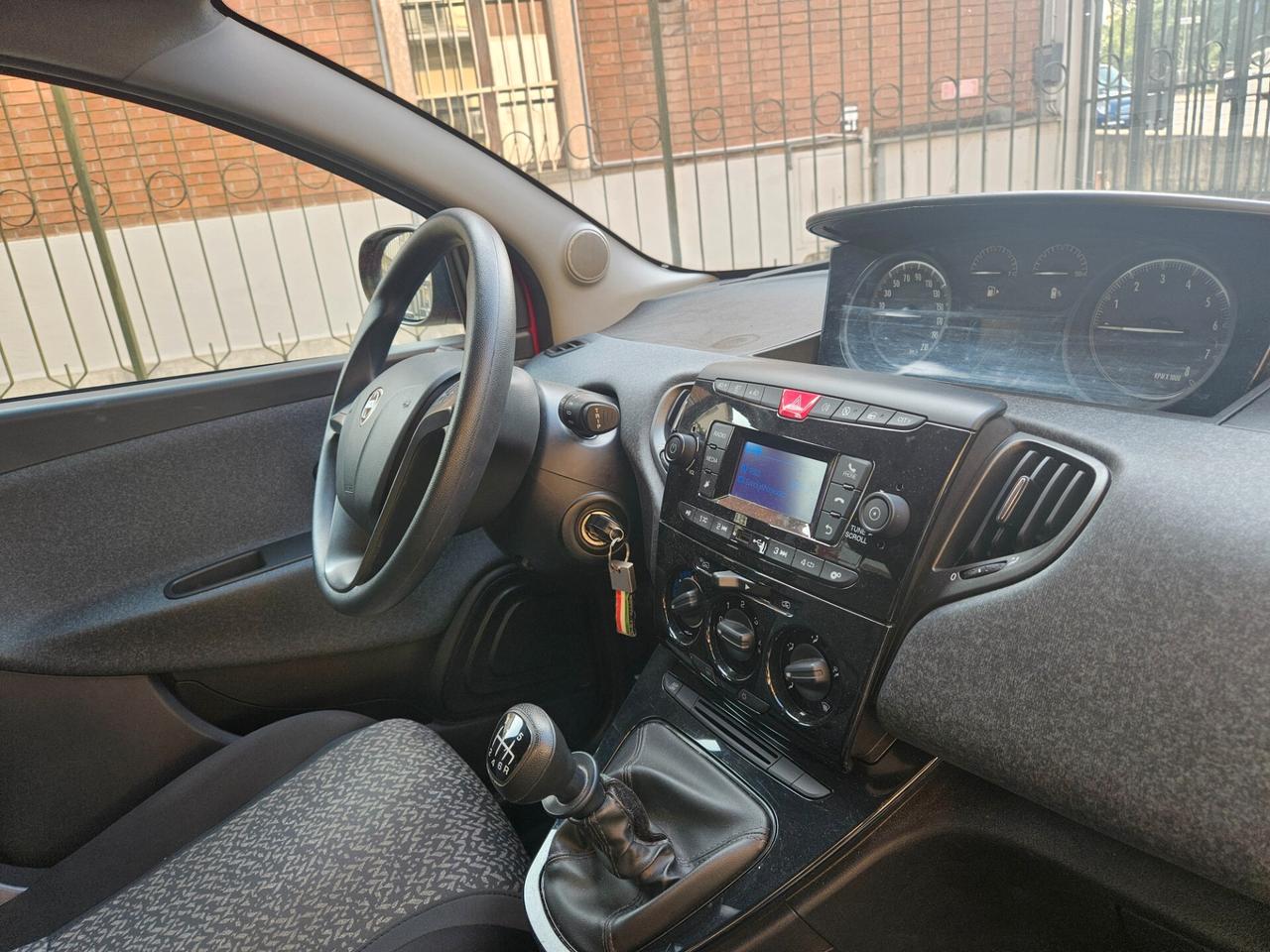 Lancia Ypsilon 1.0 FireFly 5 porte S&S Hybrid Ecochic