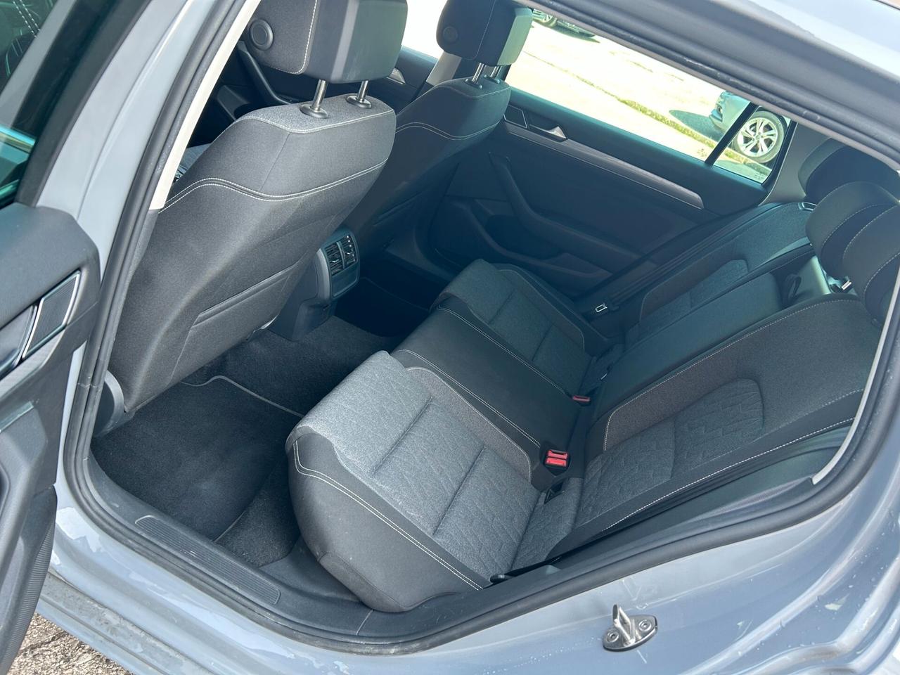 Volkswagen Passat Variant 2.0 TDI SCR 122 CV EVO DSG Business